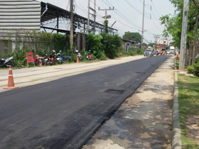 งานปรับปรุงและซ่อมแซมถนนบ้านทุ่ง (ปูแอสฟัลท์ติก หนา 3 ซม. พร้อมปรับไหล่ถนน)